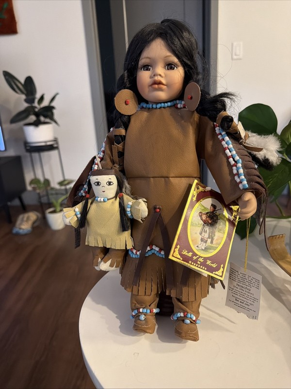 Geppeddo Nascha Doll Native American Dolls of the World NWT