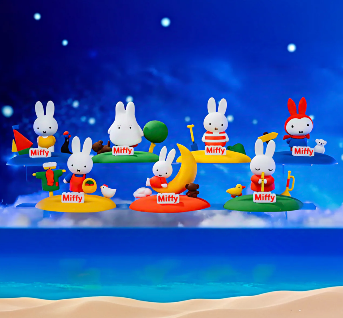 ミッフィー　BIGバンク　希少 Mercis・bv 💡 Mercis Bv x Miffy With You Four Season Phone Stand One Random