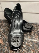 TORY BURCH SALLY WEDGE PUMPS TUMBLED LEATHER BLACK 7.5 PeepToe Pebble 8659 Round