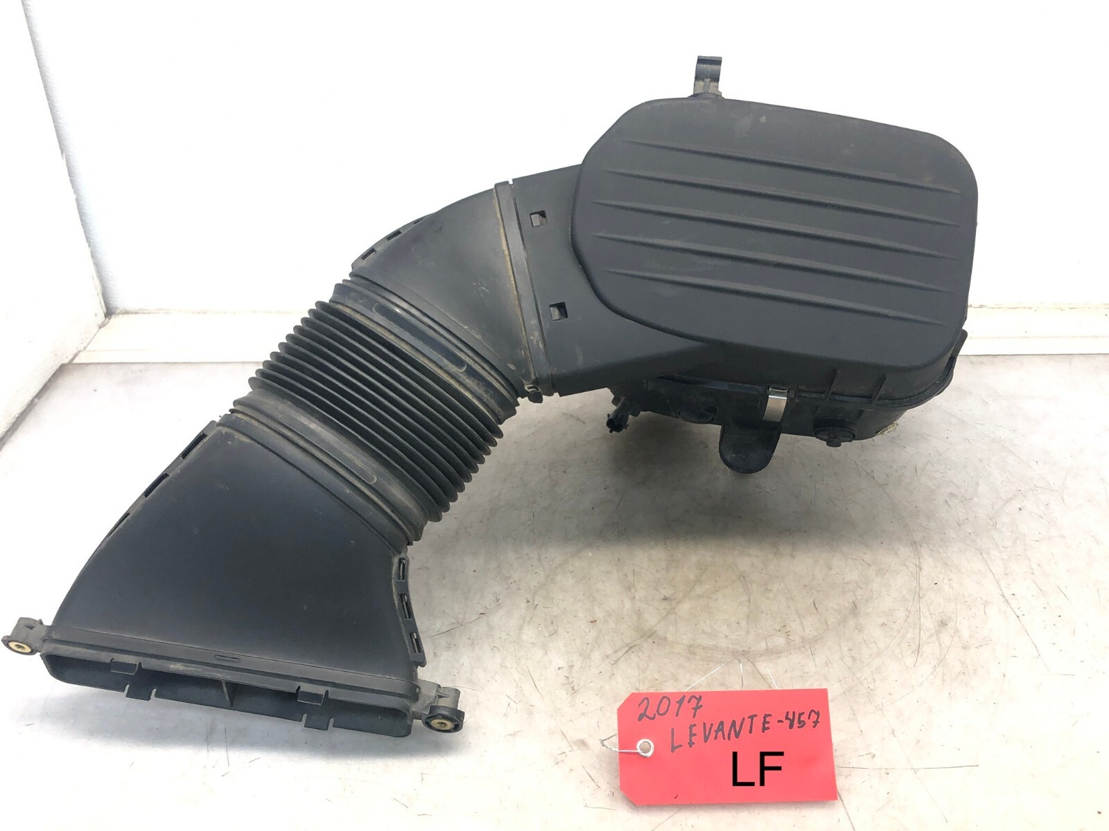 2017-2020 MASERATI LEVANTE LEFT DRIVER FRONT AIR CLEANER FILTER HOUSING OEM