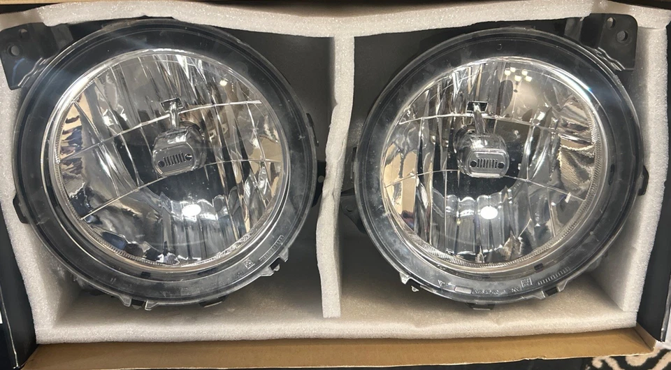 Faros deportivos ilimitados jeep wrangler jl Foto 2 de 4