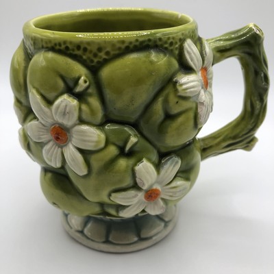 Vintage 1967 Inarco Green With White Daisies Mug
