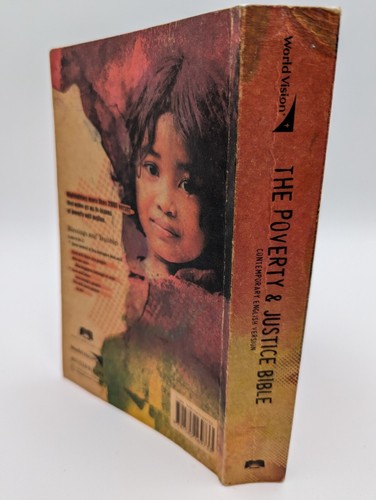 The Poverty and Justice Bible : Contemporary English Version by: World Vision - Imagen 2 de 10