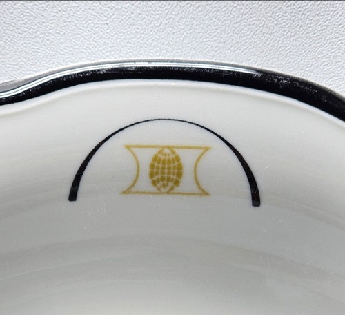 1962 Hilton Hotel Restaurant Ware Dinner Plate, Shenango China Scalloped Edge - Picture 2 of 4