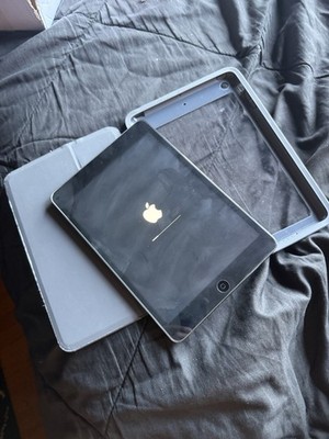 Apple iPad Mini 2 16GB WiFi Excellent + Logitech Stand + Screen Protector Bundle