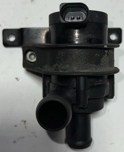 Zusatzkühlmittelpumpe 1K0 965 561 L Seat Ibiza 1.2 TSI Bj 2015 1197 CCM 77 KW