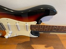 Squier Affinity Series Guitar in Sunburst – 2000 Indonesia – Excellent Condition