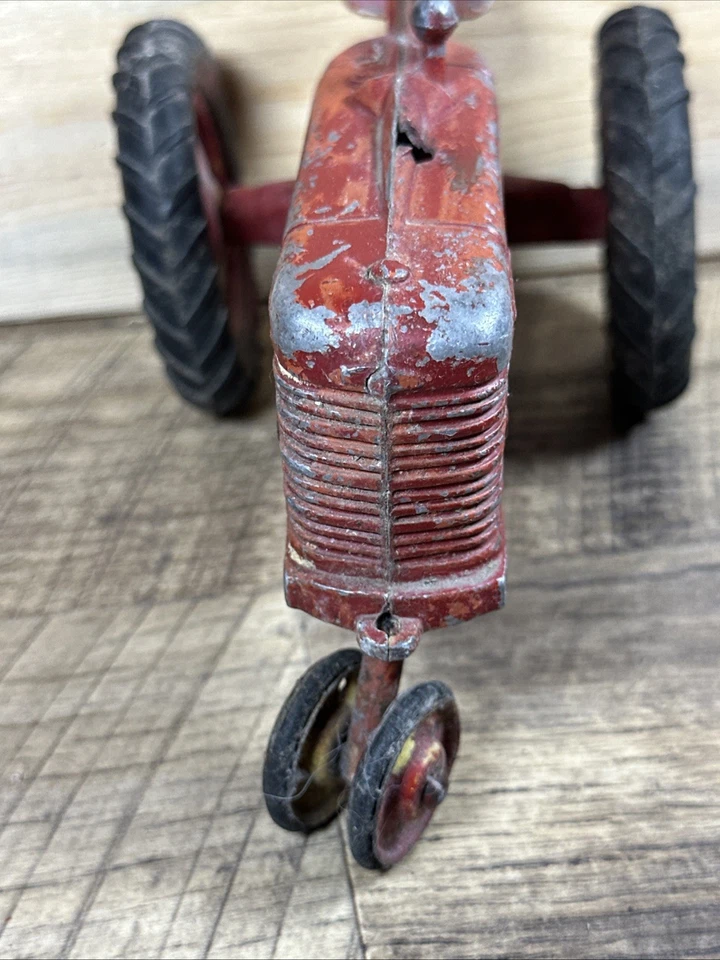 VINTAGE 1954 TRU SCALE DIECAST 1:16 IH FARMALL M TOY FARM TRACTOR W/METAL RIMS - Image 4 of 4