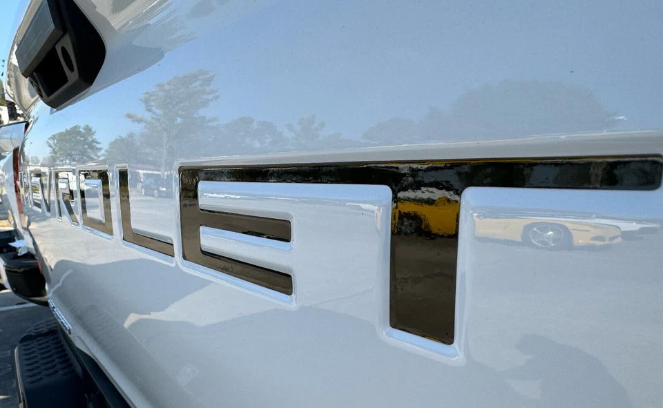 Insertos de letras de vinilo negro brillante para puerta trasera para Chevrolet Colorado '23-'26 Foto 3 de 3