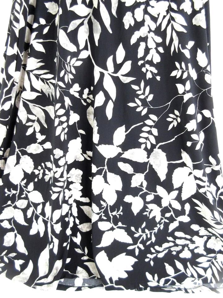 Vestido Evan Picone Para Mujer 8 Negro Floral Sin Mangas Midi Elastizado Cuello en V Adelgazante Foto 4 de 4