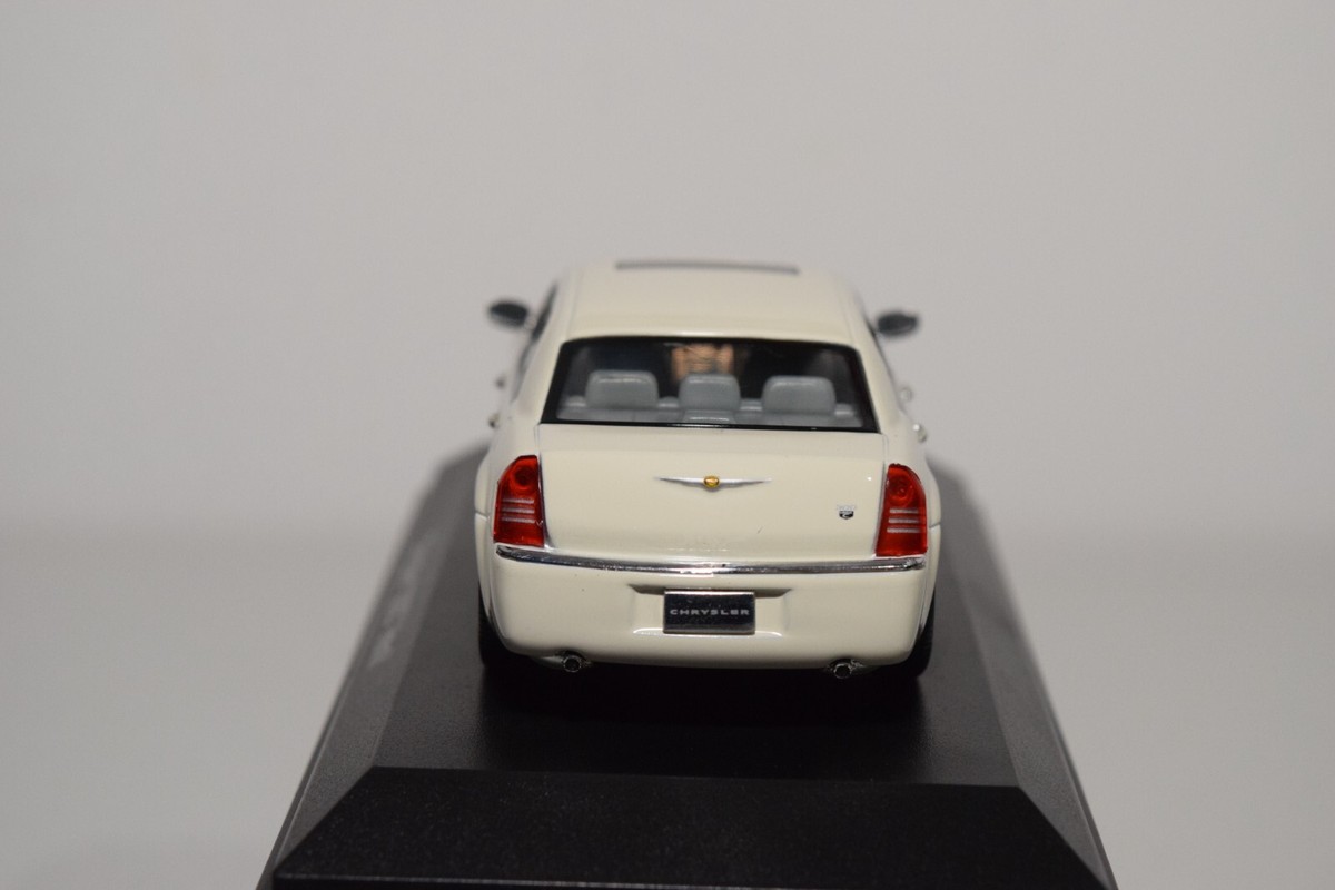 B10 1:43 NOREV 940010 CHRYSLER 300C HEMI COOL VANILLA CREAM B10 1:43 NOREV 940010 CHRYSLER 300C HEMI COOL VANILLA CREAM