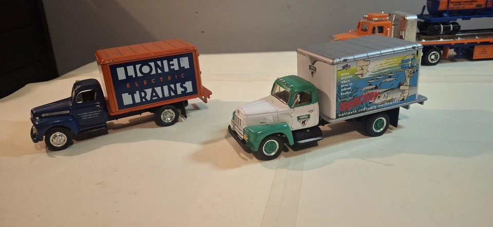 Lot of 3 First Gear, Taylor Trucks Semi LIONEL Trains 51 Ford 57 Internationa - Image 3 of 4