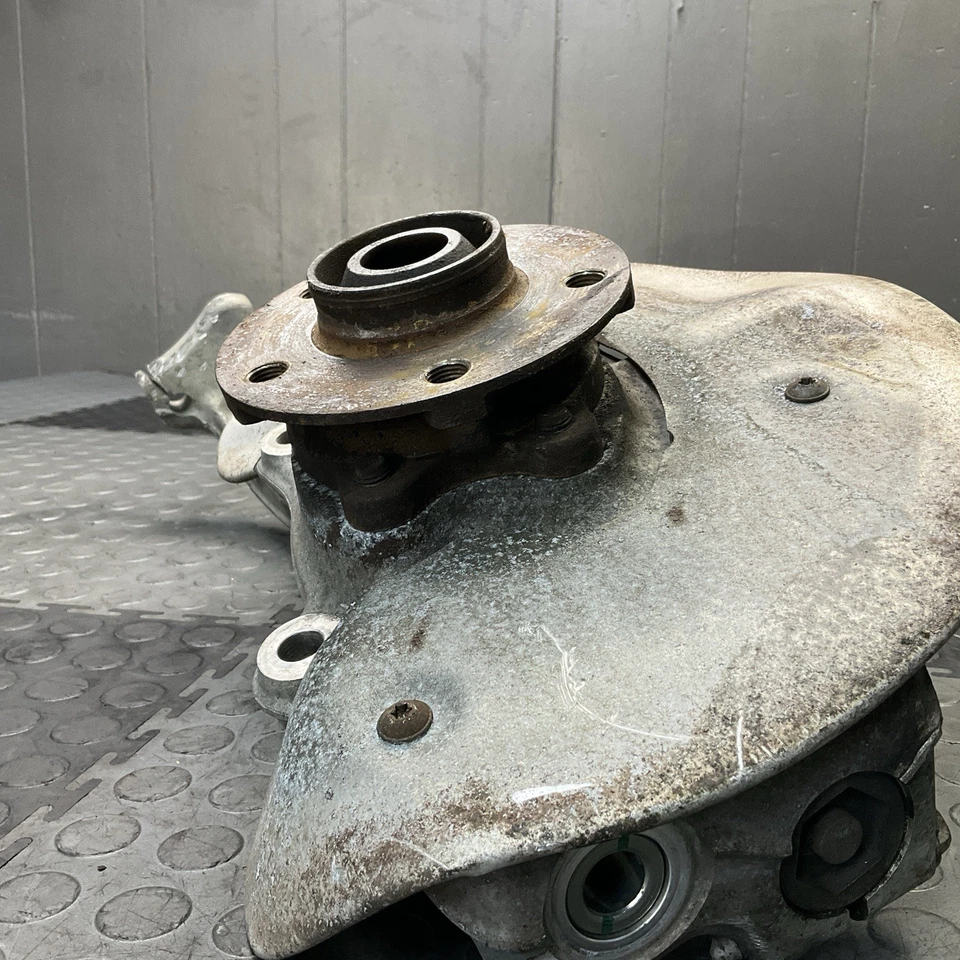 Audi Q5 2013-2017 conjunto de buje de nudillo volante lado pasajero delantero derecho fabricante de equipos originales Foto 2 de 4