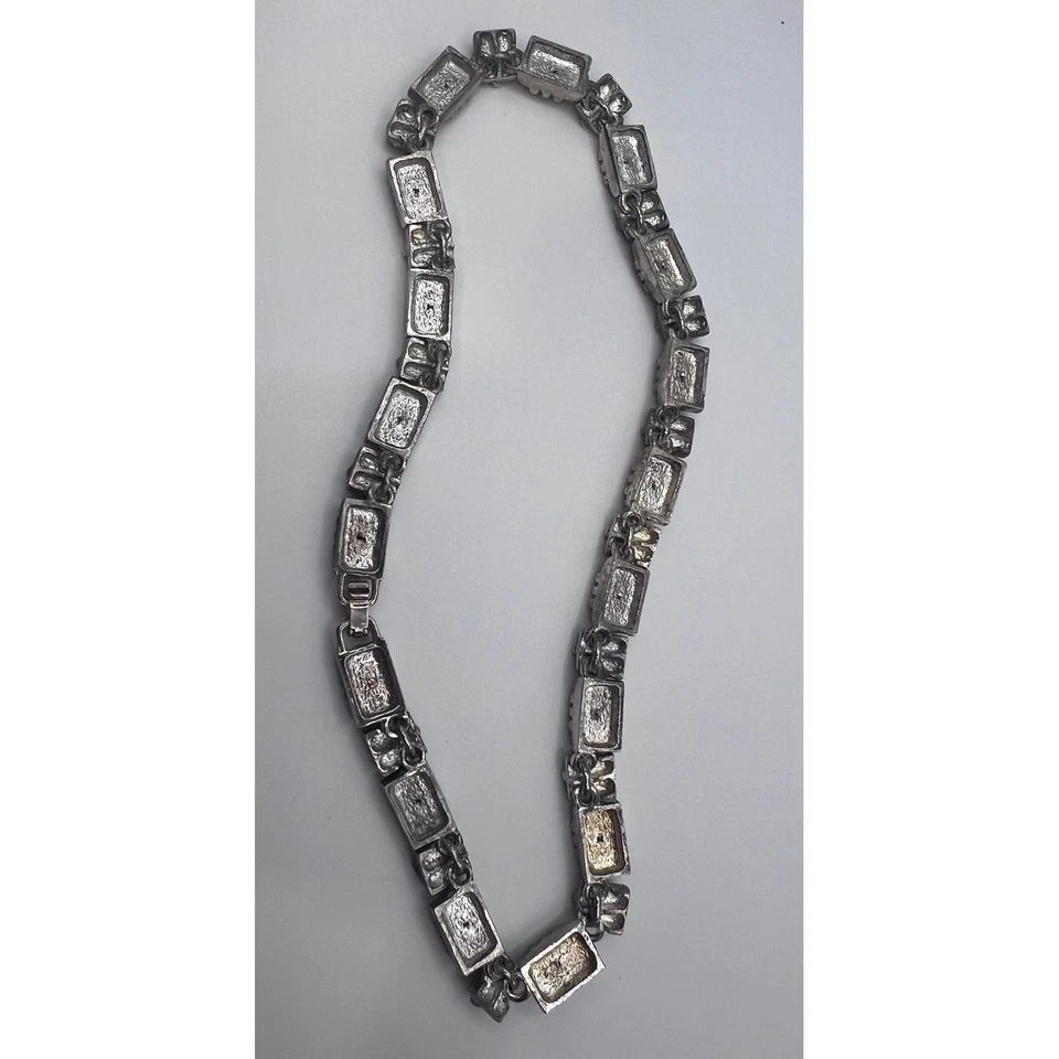 Elegante Collar Gargantilla Tono Plata con Piedras Preciosas Negras Cuadradas Estilo Art Deco Foto 3 de 4