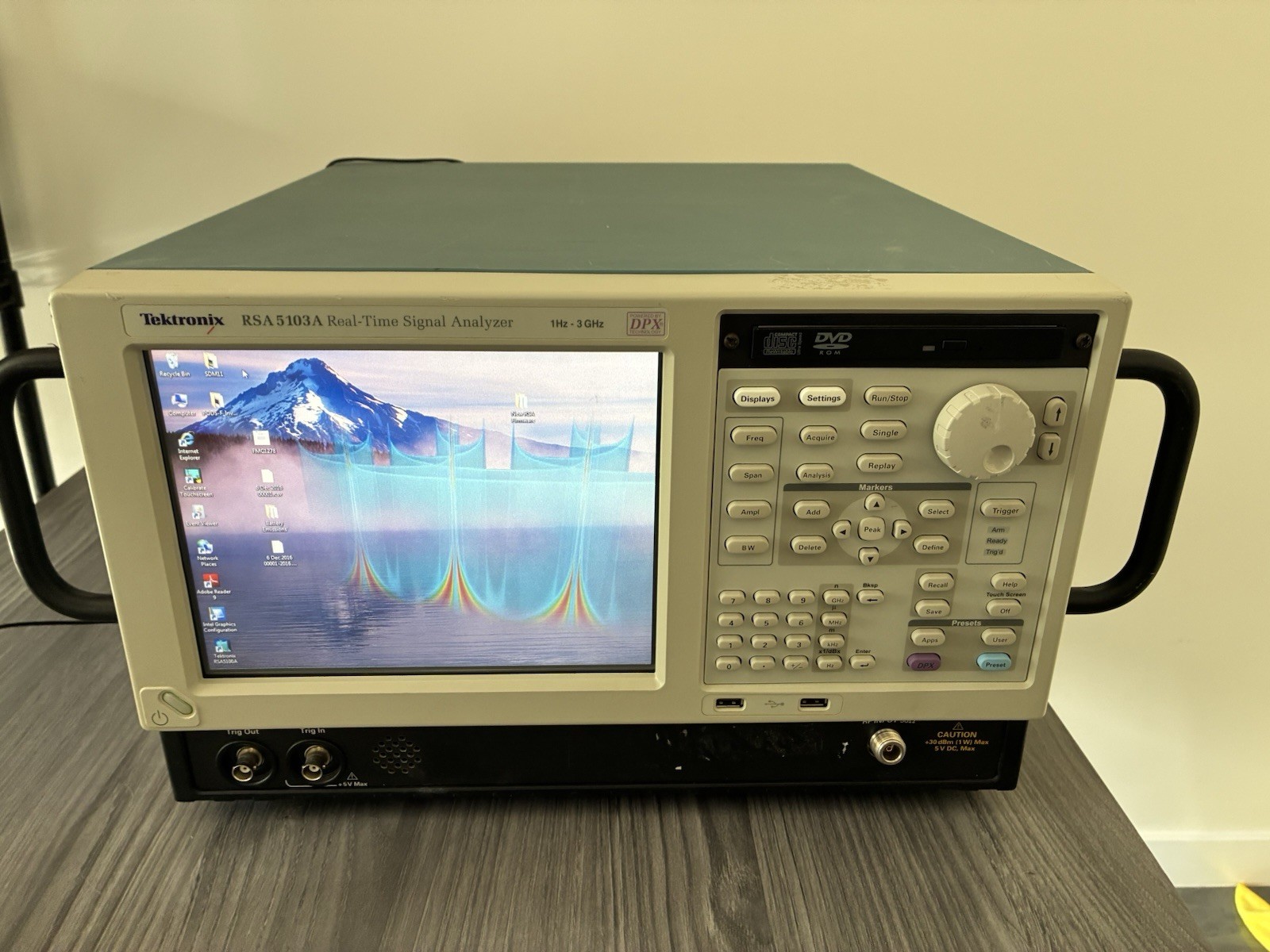 Tektronix RSA5103A Real-Time Signal Analyzer 1Hz–3GHz DPX SSD! Opt 57 200 5040