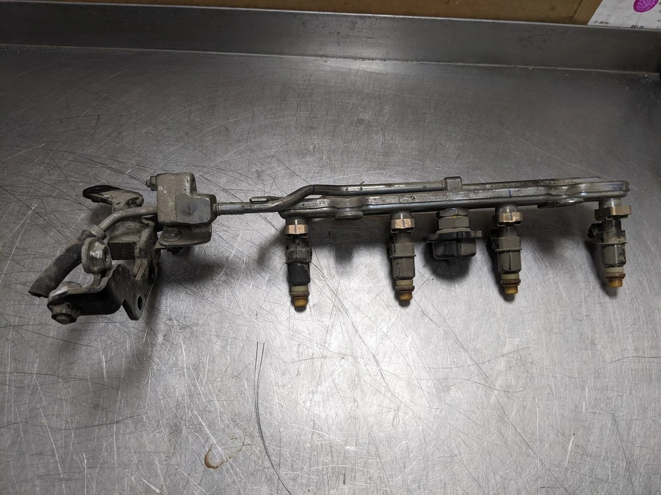 Conjunto de injetores de combustível com trilho de 2011 Honda CR-Z 1.5 - Imagem 3 de 4