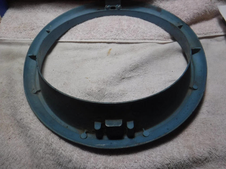 Anillo de faros Studebaker Lark 1959-1960.   Buen usado original Foto 3 de 4