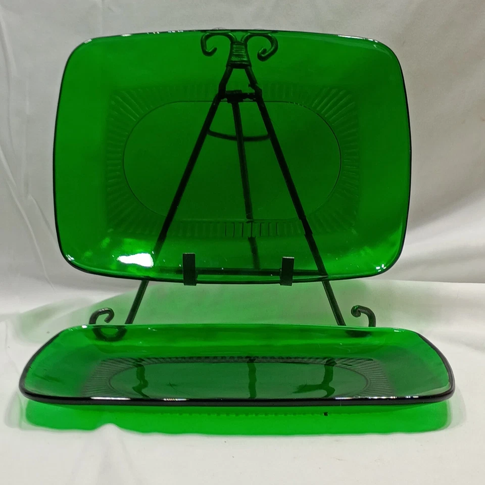 Vintage Anchor Hocking Forest Green Glass Plates  Ribbed Oval Center  Set of 2 - Image 3 of 4