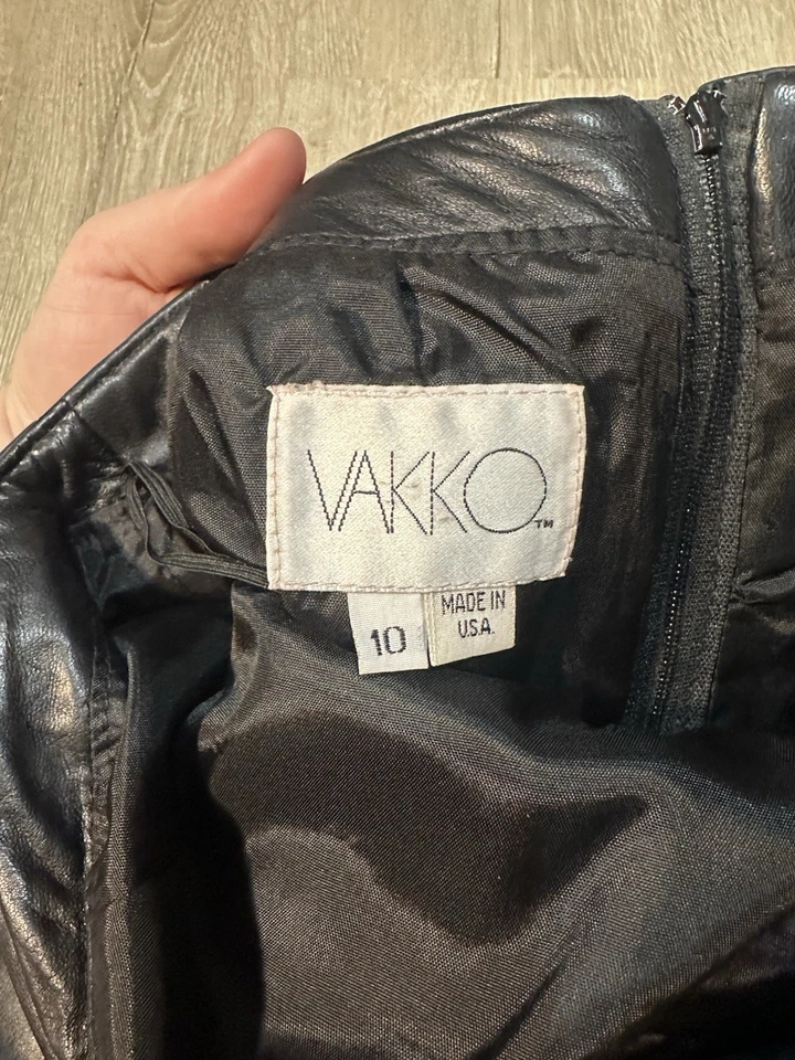 Vakko Women’s Tiered Leather Skirt Black Mint Condition - Image 2 of 4