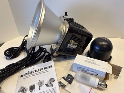 Paul C. Buff AlienBees B1600 Studio Flash Unit
