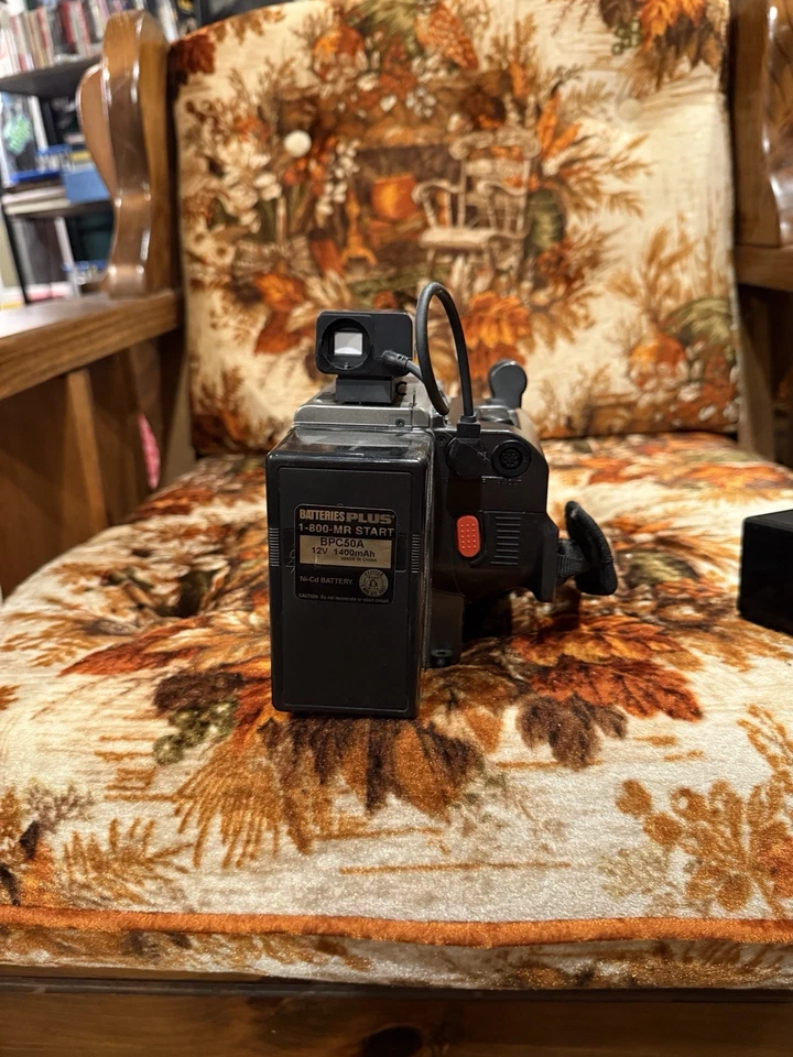 RCA Pro Wonder VHS-C Camcorder 1988 w/ Case & Manual Works - Image 3 of 4