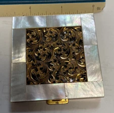 VINTAGE COMPACT MOTHER OF PEARL GOLD TONE W132