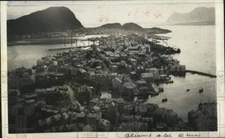 1940 Press Photo Scenic view of the seaport town of Alesund, Norway - pio11888
