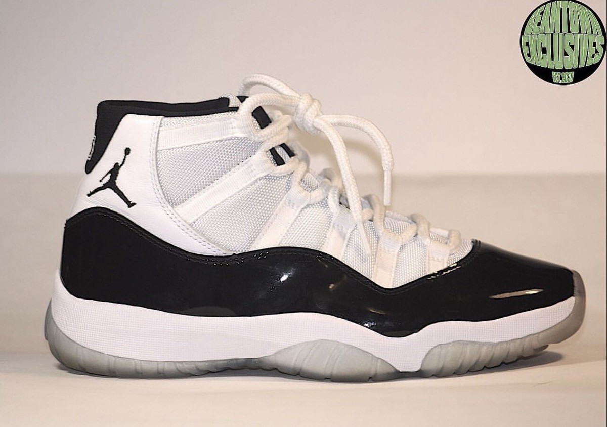 Size 8.5 - Jordan 11 Retro Concord 2018 (LIGHTLY USED