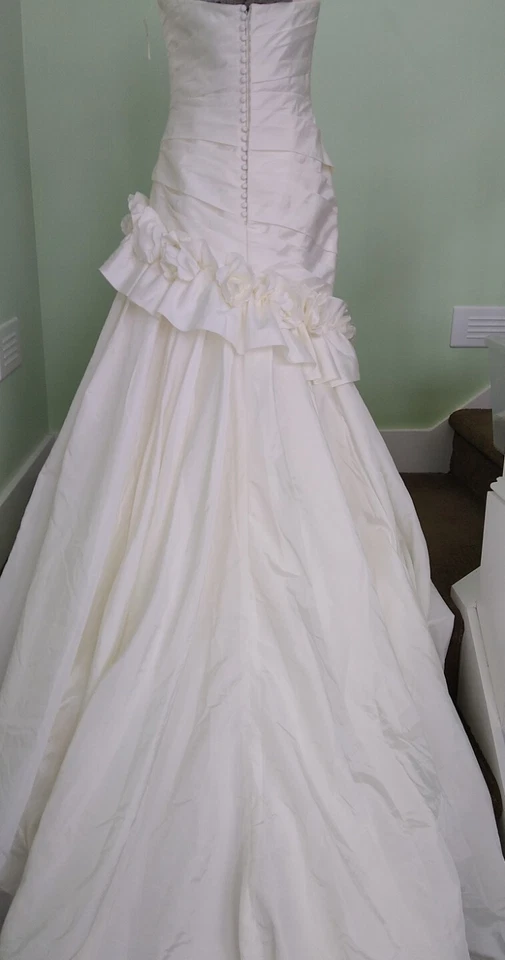Provenias White One Ivory Wedding Dress Sz 10 NWT Beautiful Dress❤️🧡💛💚🩵💙 - Image 3 of 4