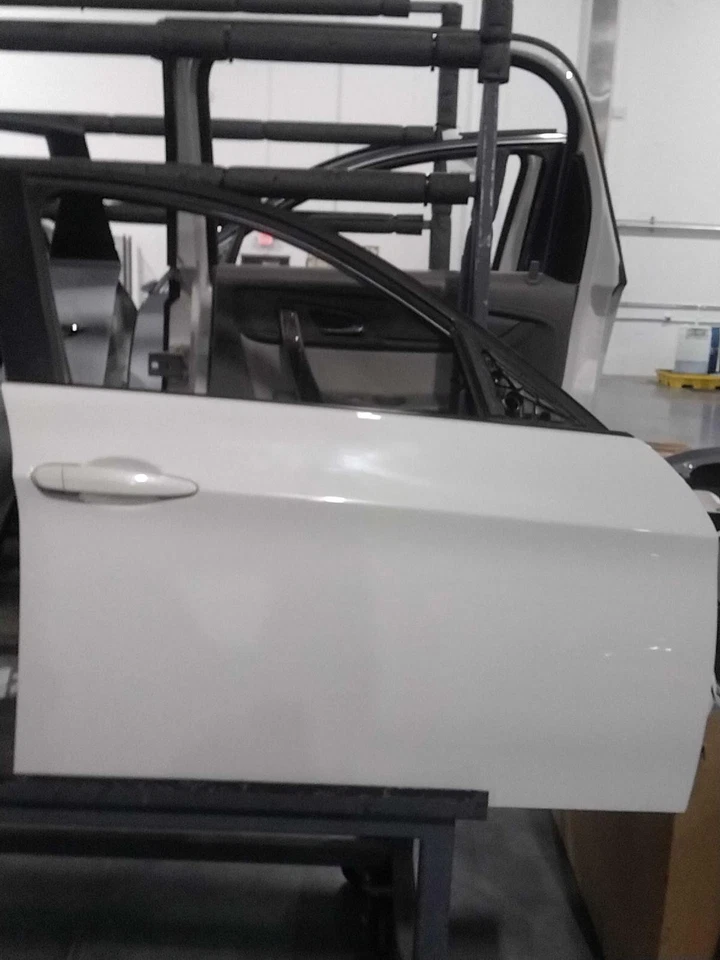 Conjunto de puerta delantera derecha usado se adapta a: BMW 328I SW 2011 delantero derecho grado A Foto 3 de 4