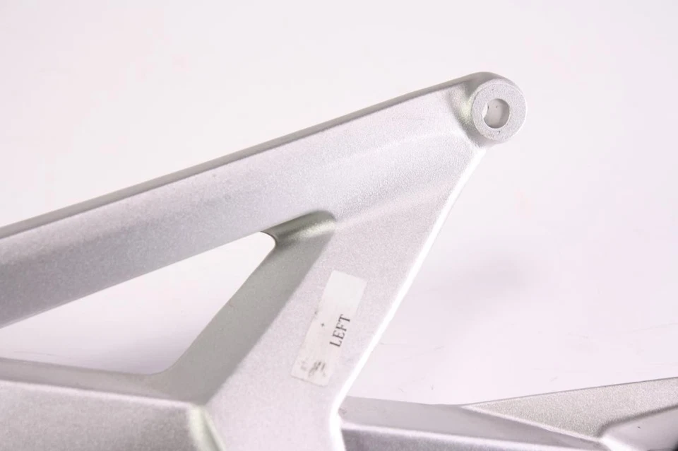 Soporte de montaje de clavija trasera izquierda BMW K1300GT 09 7687515 Foto 3 de 4