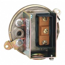Pressure Switch Air Differential SPDT 1/8 FNPT 0.07-0.15 in WC HVAC