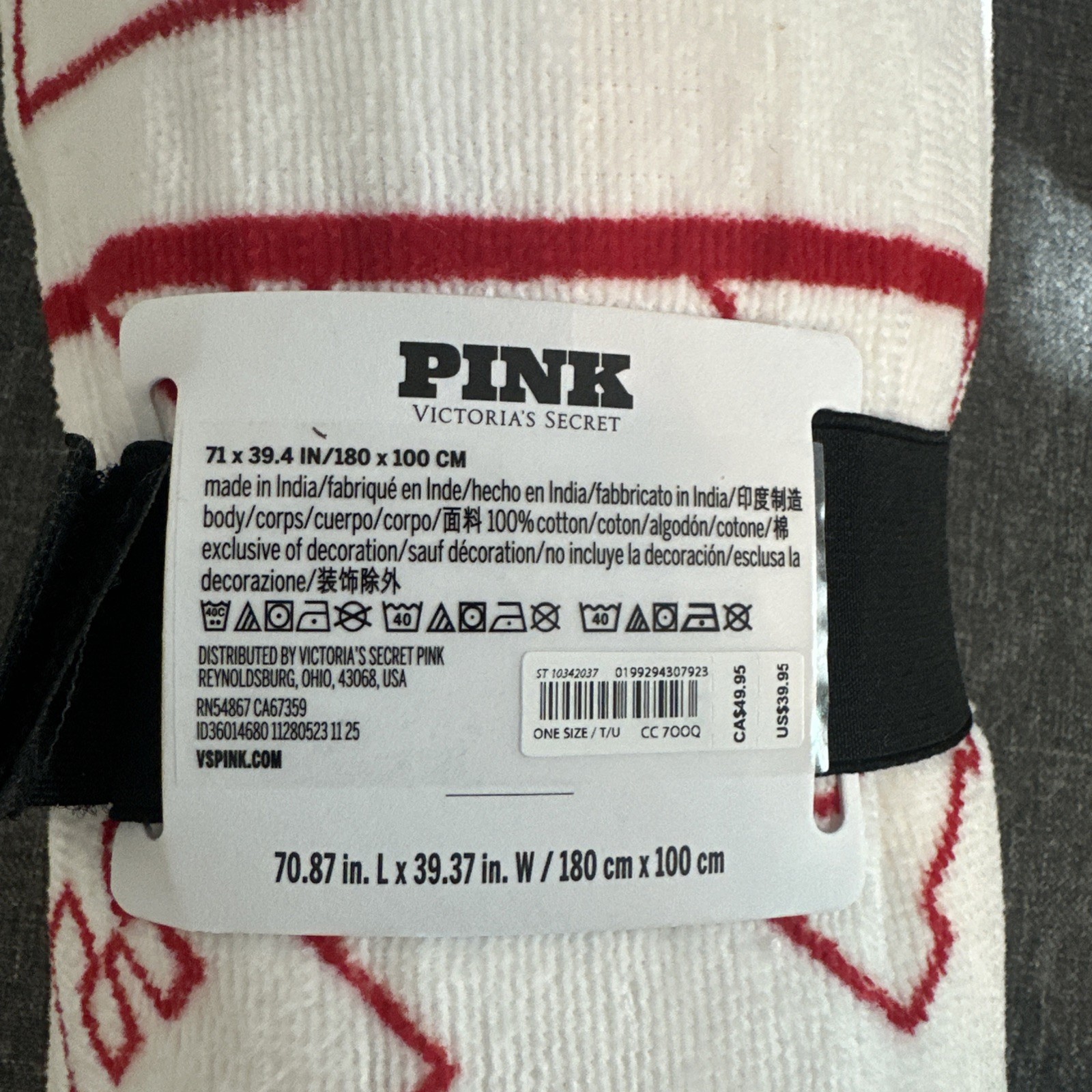 Victoria&rsquo;s Secret PINK Love Pink Beach Towel - New With Tag