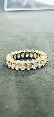 4,6 kt zertifizierter Ovalschliff Laborgezüchteter Diamant Eternity Band