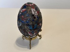 Großes schönes chinesisches Cloisonné Ei, Sammlerstück, mit schönem Metallsockel