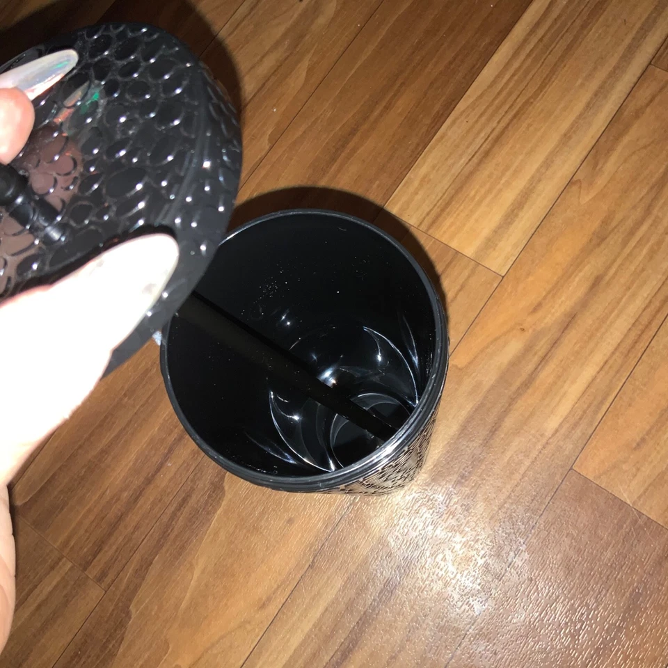 Pacote com 2 copos Mainstays preto e branco 26 oz. - Imagem 4 de 4