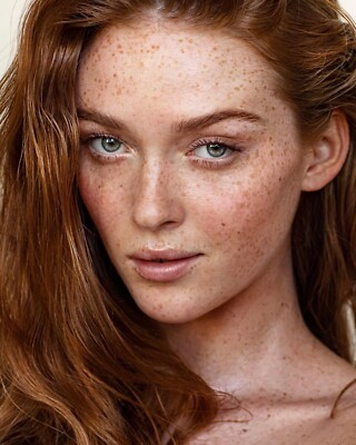 Larsen Thompson 8x10  Glossy Photograph in Mint Condition