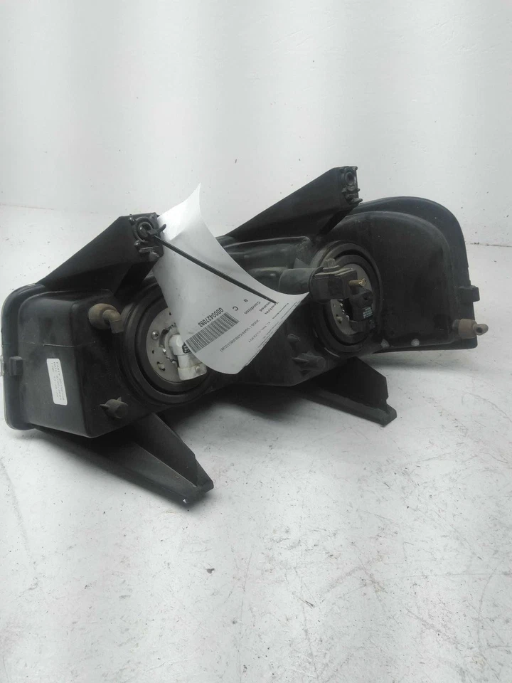 Used Right Headlight Assembly fits: 2006 Chevrolet Express 3500 van composite Ri Foto 3 de 4
