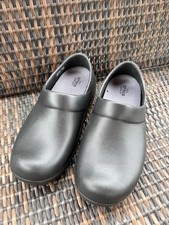 Crocs Women's Slip Resistant Non Marking Work Shoes Size 8 Black New