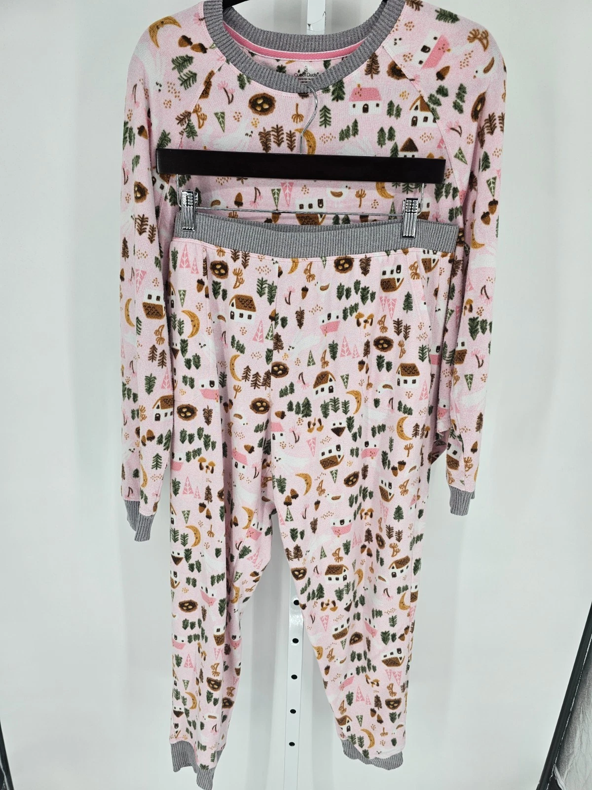Cuddl Duds Womens Sz L Pajama Swe Long Sleeve Light Pink Camping Print
Opens in a new window or tab