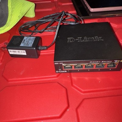 D-Link 5 Port Gigabit Desktop Switch DGS-105 with AC Adapter.
