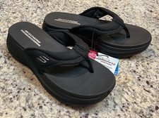 Sandalias chanclas SKECHERS LUXE FOAM para mujer talla 9 negras premium acolchadas nuevas con etiquetas
