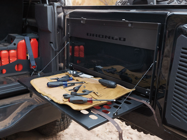 Mesa de plegado para portón trasero de Ford Bronco 2023 (N/P VM2DZ-78407A99-B)