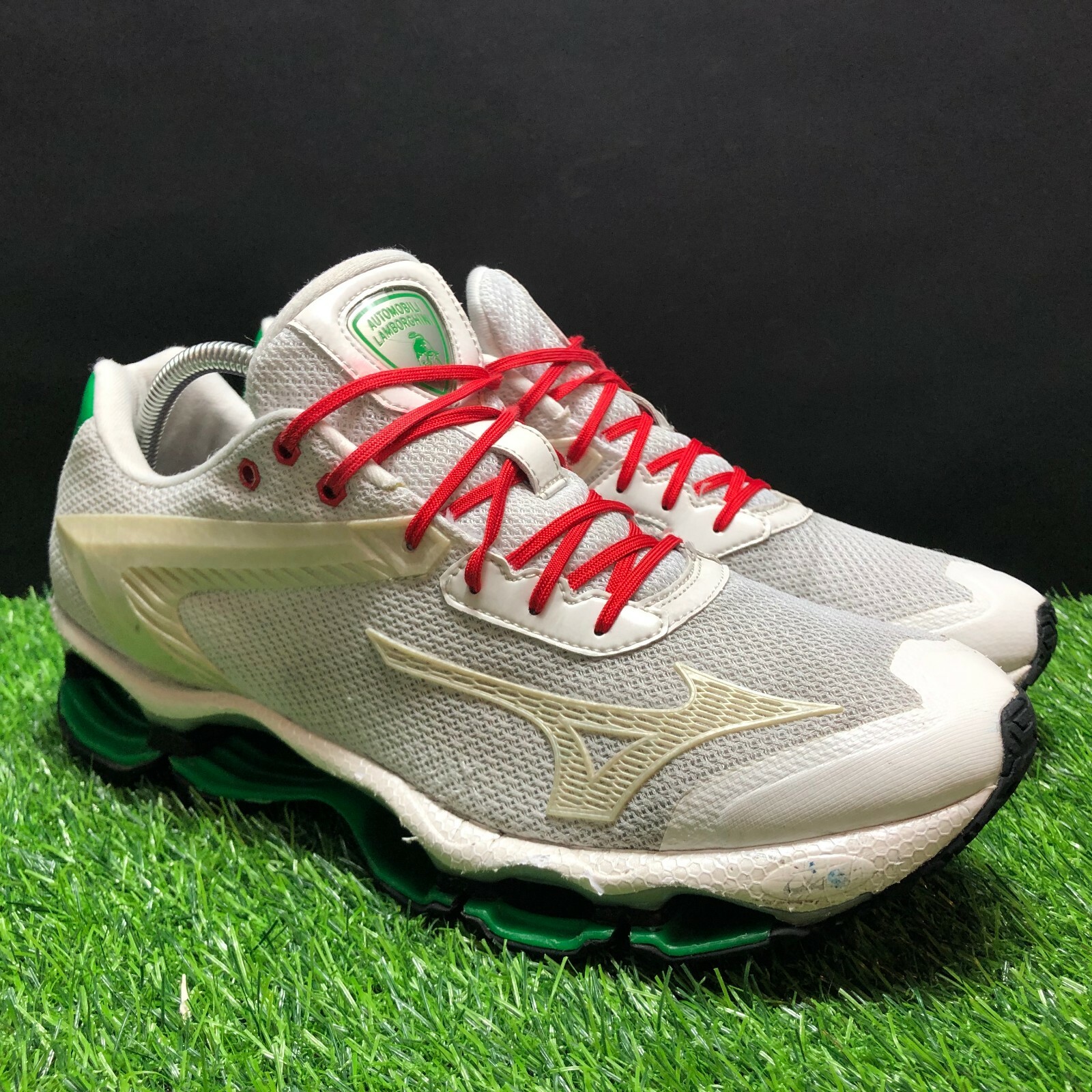 mizuno lamborghini preto e dourado