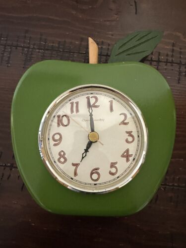 Rare Wooden Apple Wall Clock Green Open Country 8” See Description 