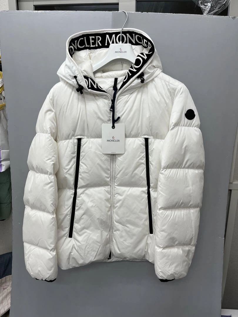 MONCLER MONTCLA Puffer Down Jacket Hooded Men s size 4 White solid Mint W1865