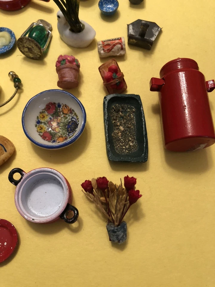 Casa de Muñecas Miniatura Cocina Suministros Hierro Fundido Animales Escoba Decoración Lote Teléfono Foto 4 de 4