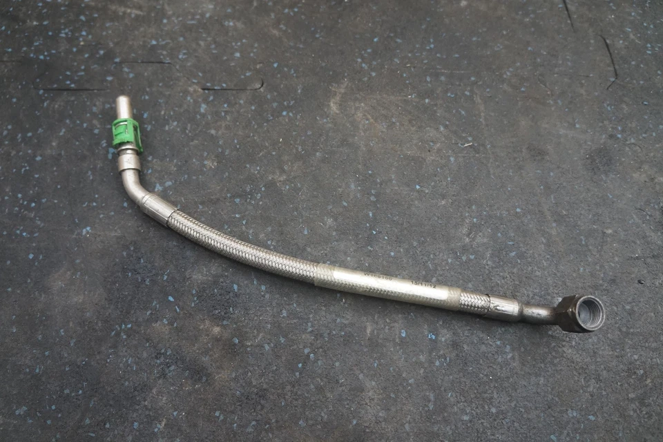 Manguera de tubería de gasolina 11K0145CP OEM McLaren MP4-12C 2013 Foto 2 de 3