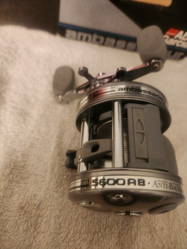 Abu Garcia Ambassadeur 5600AB Anti-Backlash Baitcasting Reel + Box & Accessories - Picture 1 of 1
