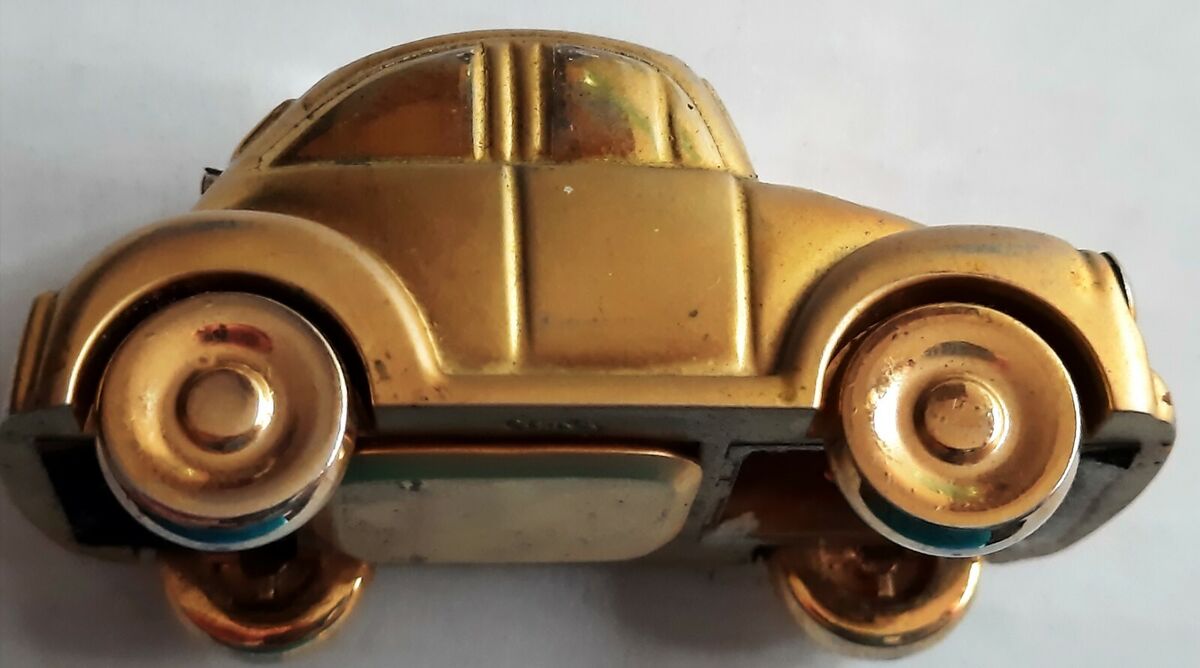 Vintage Elgin Goldtone Volkswagen Beetle Quartz Clock Vintage Elgin Goldtone Volkswagen Beetle Quartz Clock